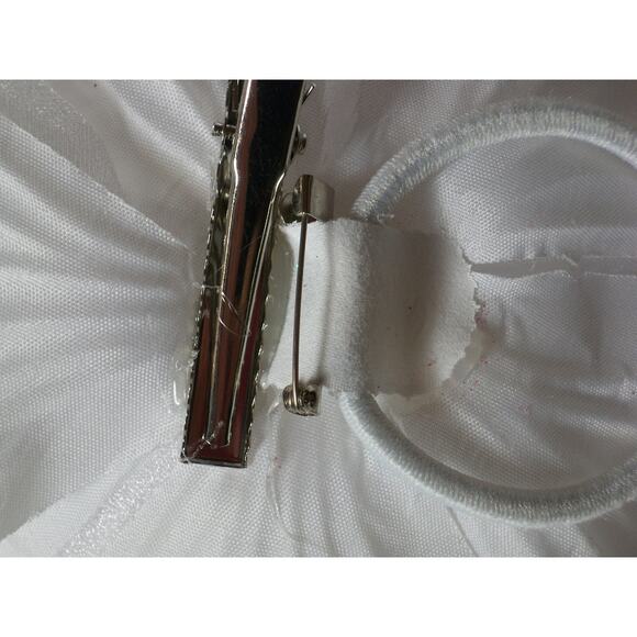 White flower hair pin hair clip hair tie, big flower white head piecel hairpiece - Picture 4 of 5